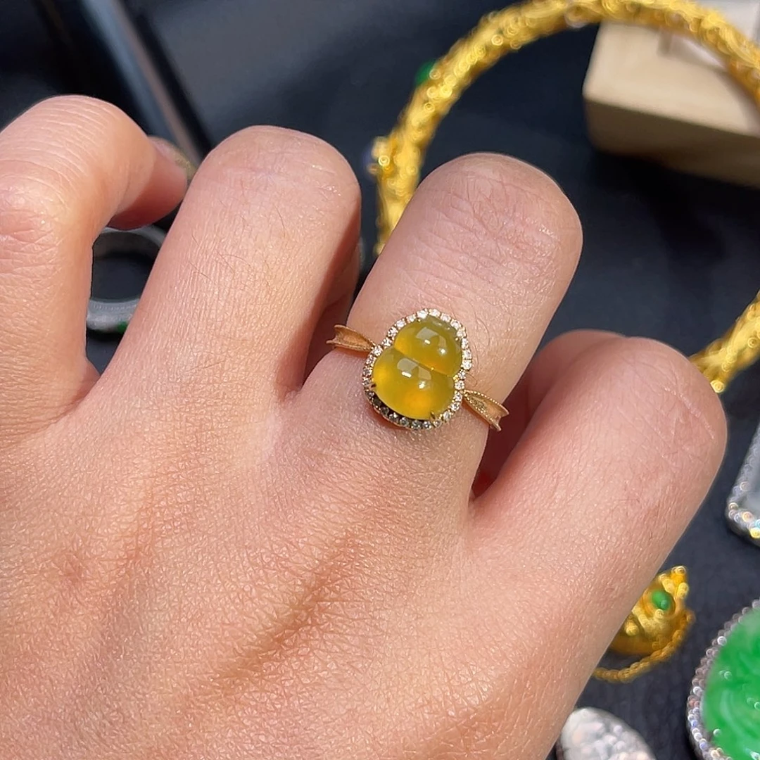 翡翠18K金镶嵌戒指葫芦