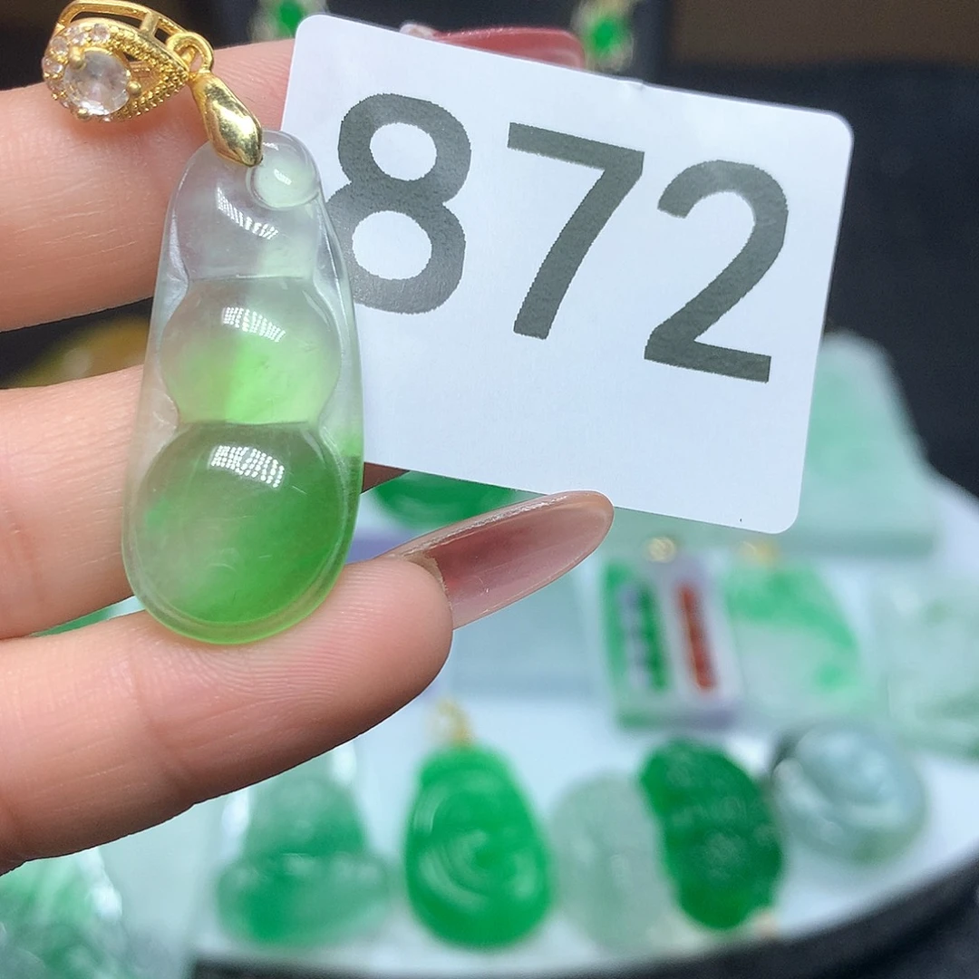 翡翠吊坠(赠链)未镶嵌