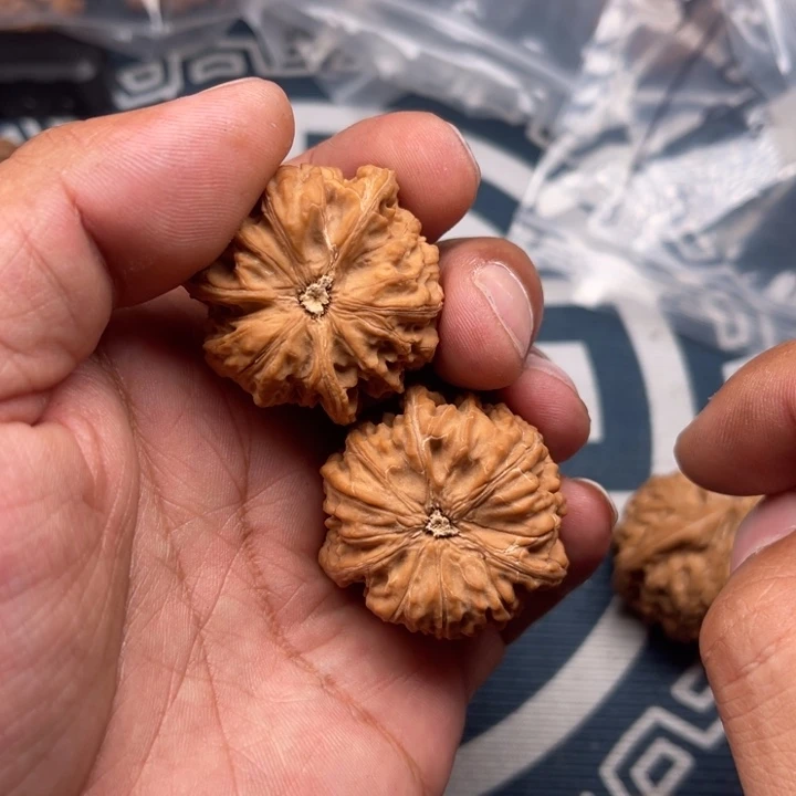 文玩核桃吊坠吃**方三棱