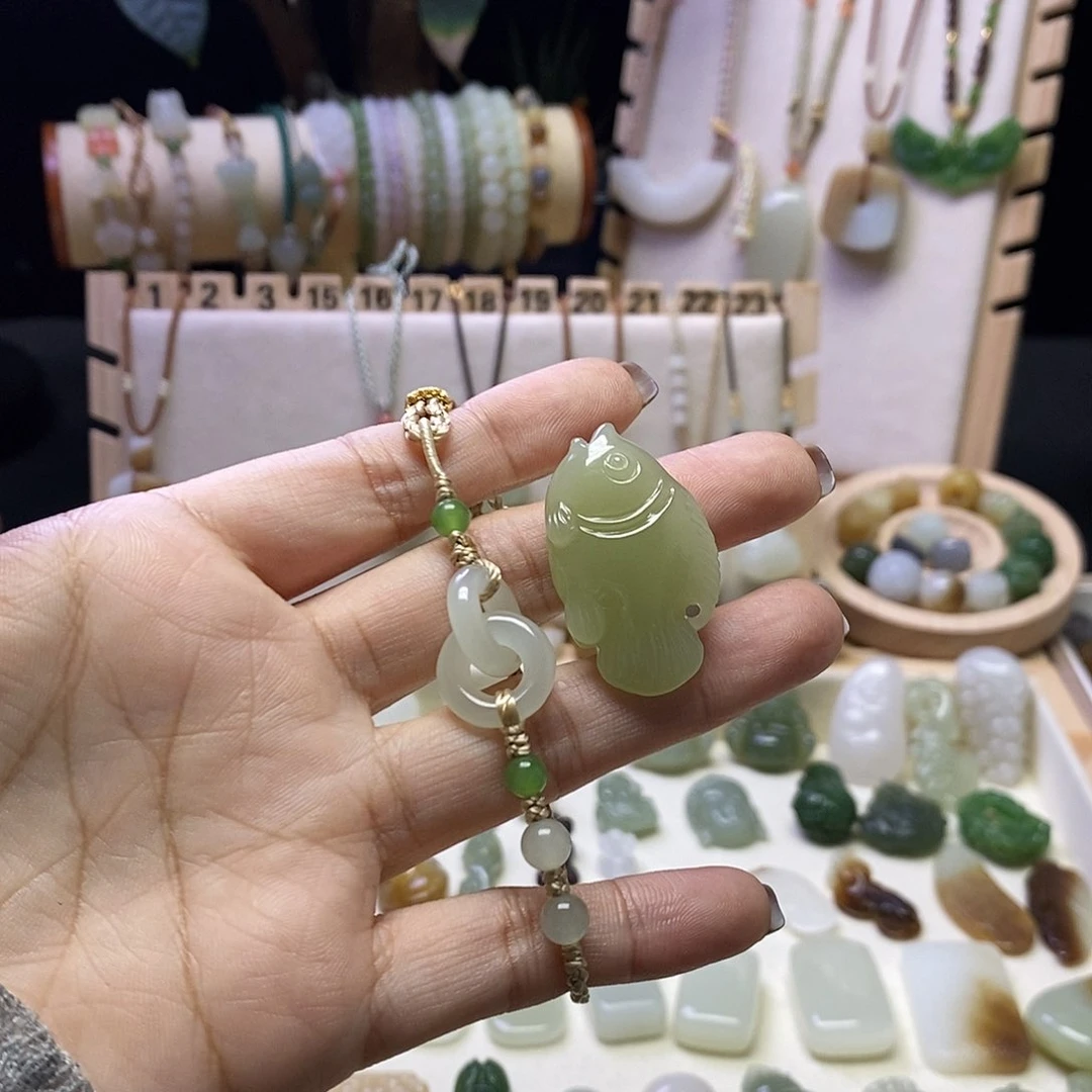 颈饰未镶嵌和田玉积***兽