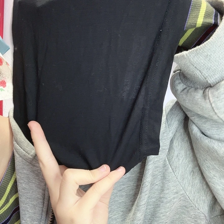 莫达尔黑色打底的帽