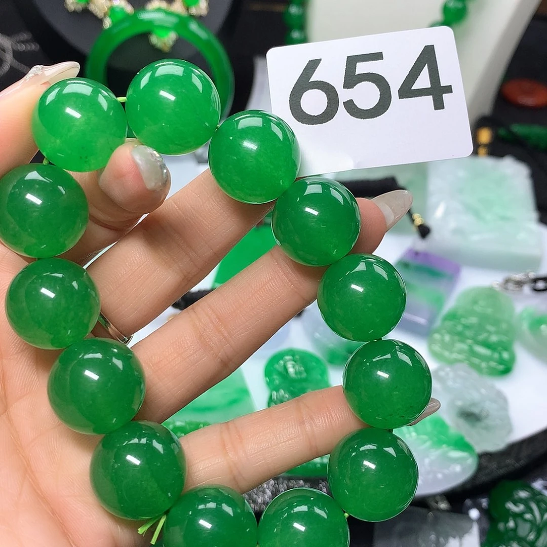 翡翠吊坠(赠链)未镶嵌