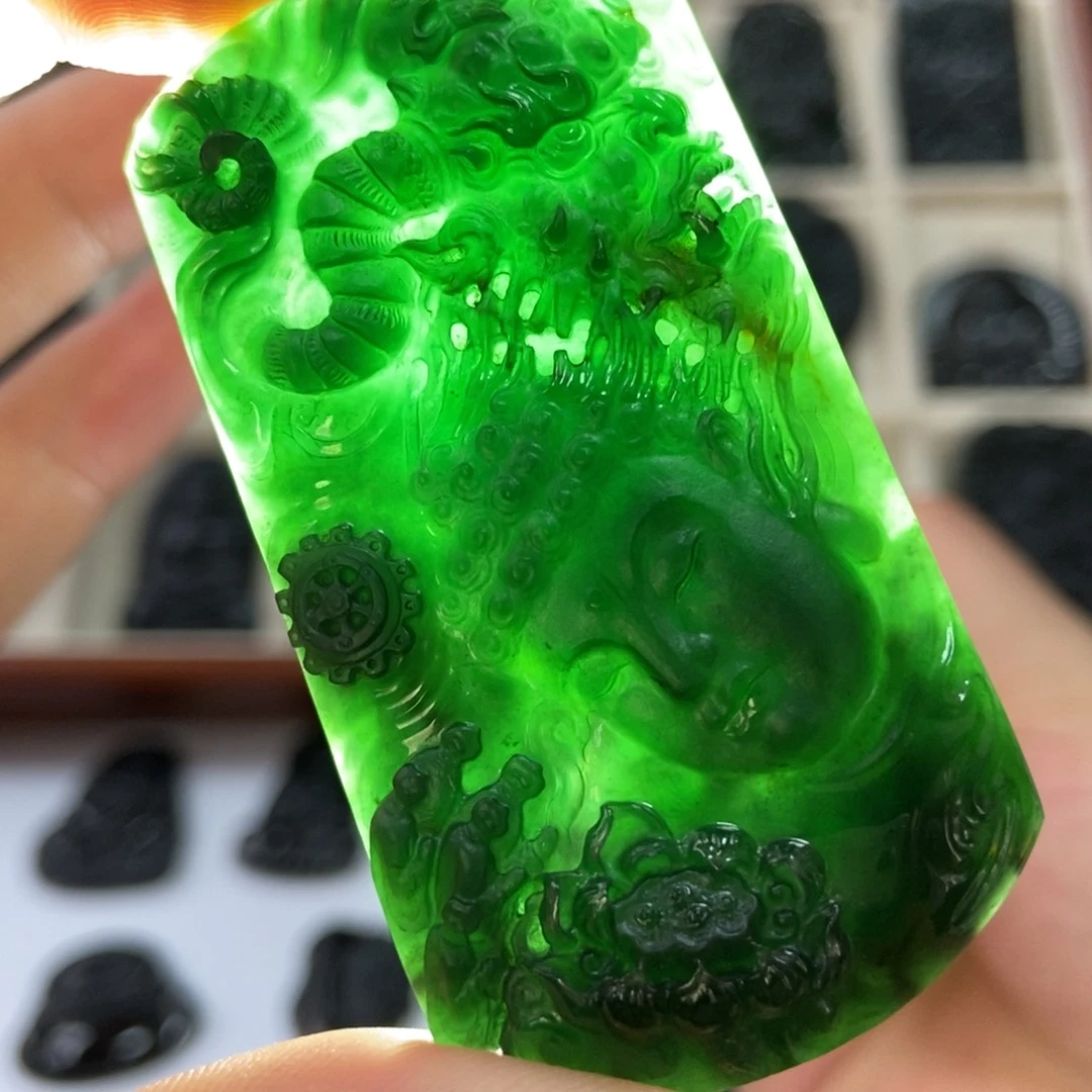 翡翠未镶嵌颈饰一念之间