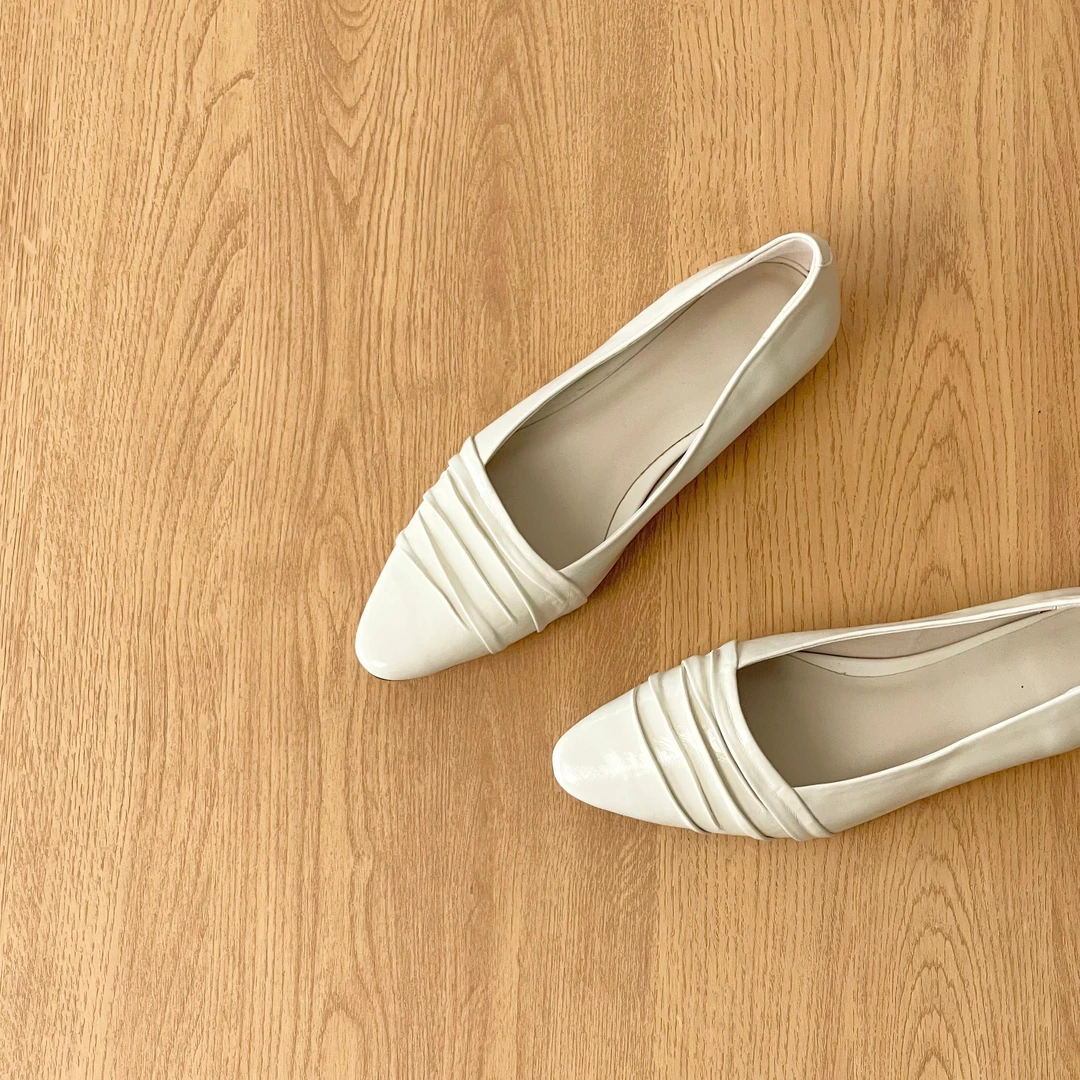 HUSSLOVE 头层牛皮·跟高2CM·百搭韩版褶皱尖圆头一脚蹬平跟单鞋女