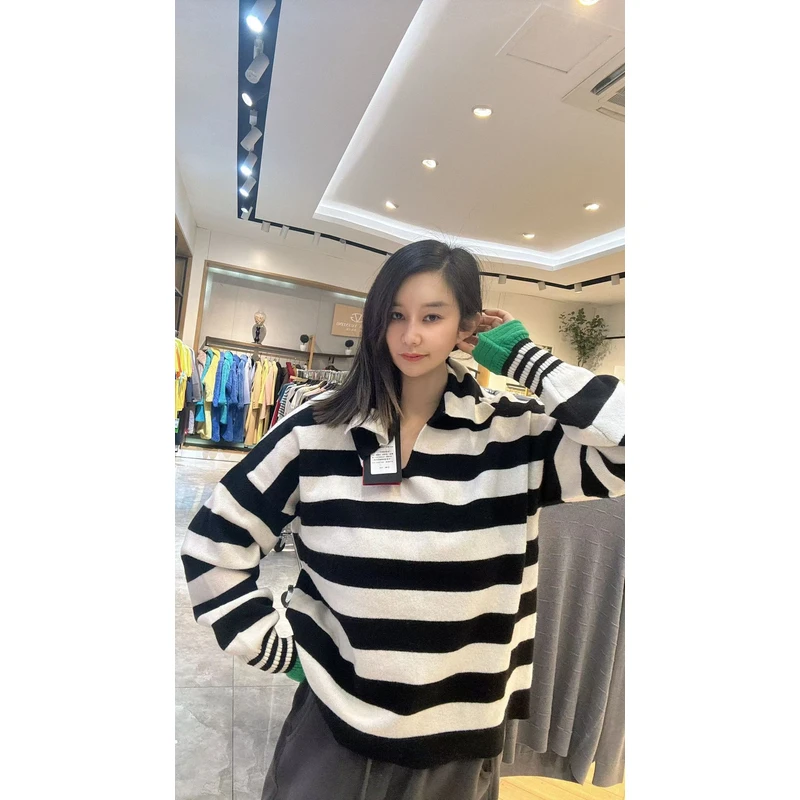 春季女士两色条纹拼色长袖高领毛衣