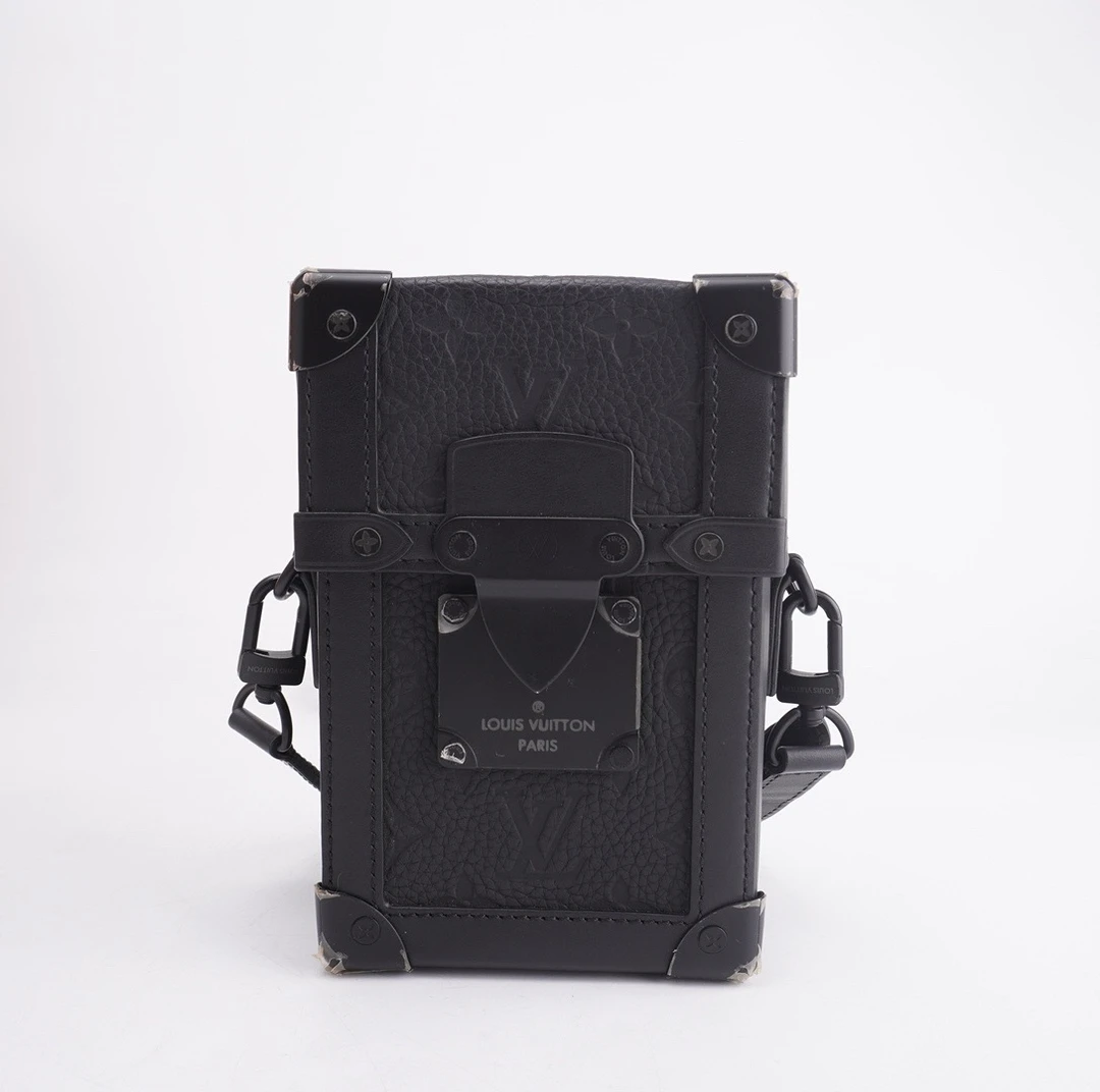 99新 LV 98-99新LV Trunk Vertical老花压纹印花斜挎包 F676