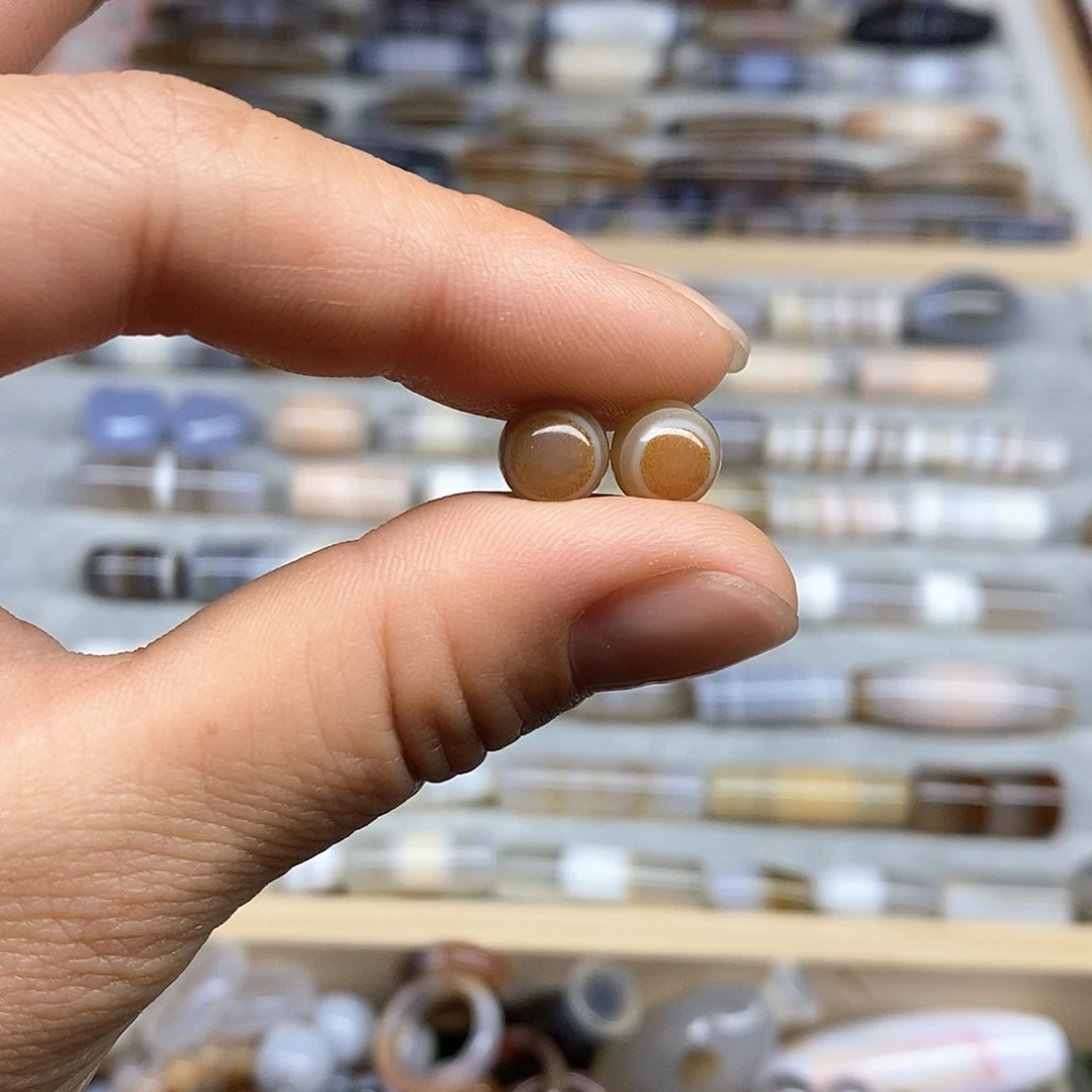 未镶嵌颈饰玛瑙/玉髓沐*