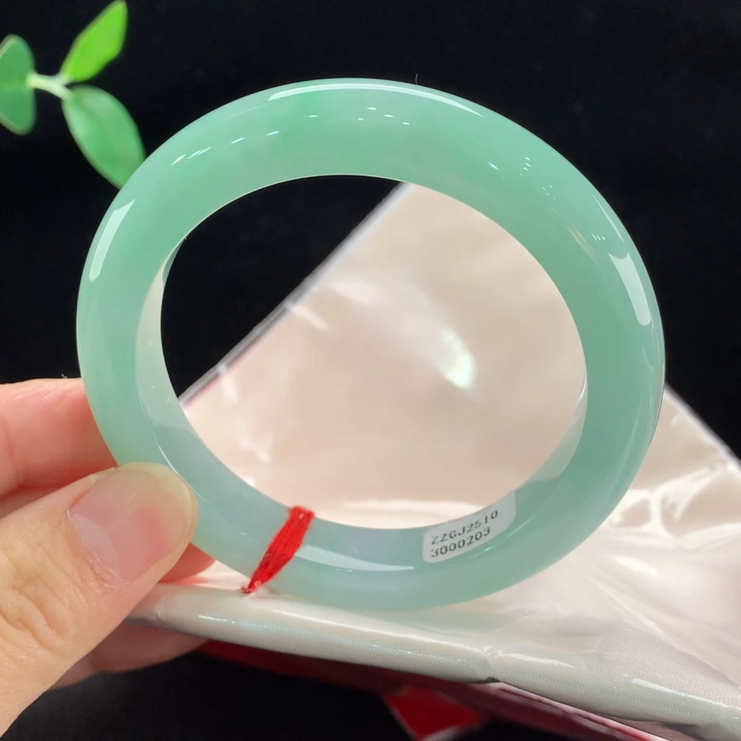 翡翠未镶嵌手镯0203