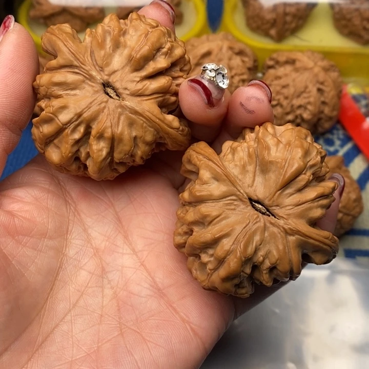 胜***Y吊坠桃核龙鼎核桃