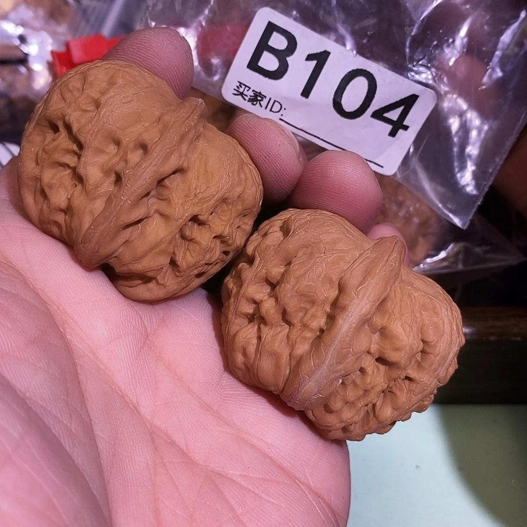 文玩核桃吊坠元宝43尺。小磕尖