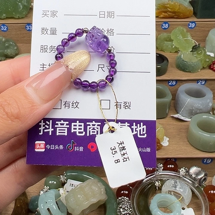 美***哒未镶嵌蛇纹石玉戒指