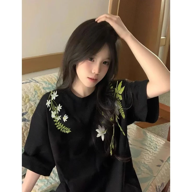 2025新款黑色花卉刺绣正肩t恤女夏季短袖宽松潮牌情侣装纯棉上衣