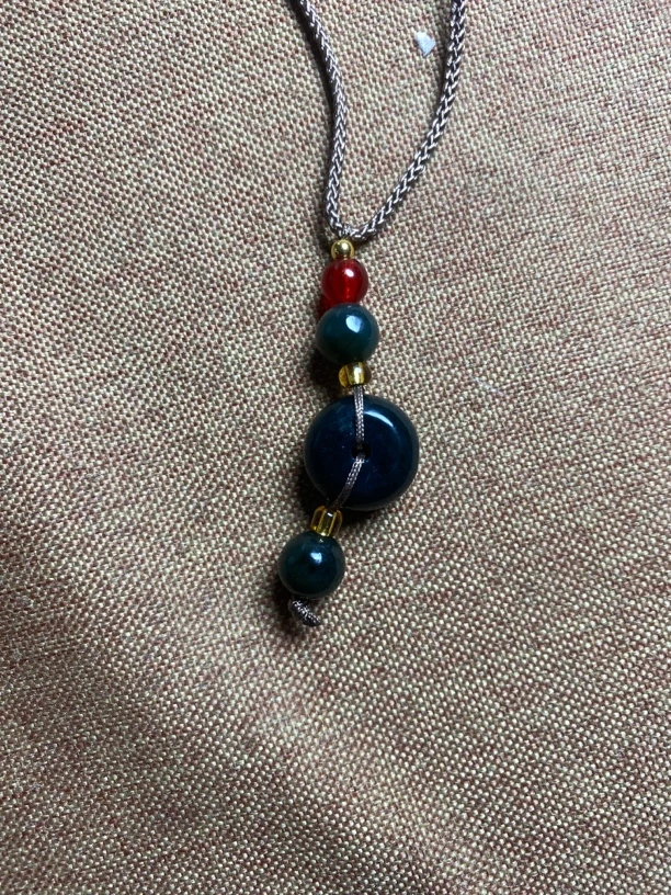 时尚潮流精品和田玉挂件