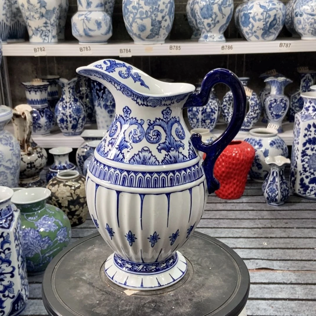 摆件奶壶手绘釉下彩