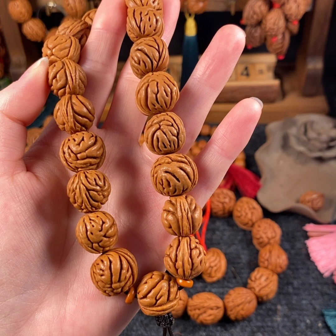 吊坠桃核和**车桃枭手持