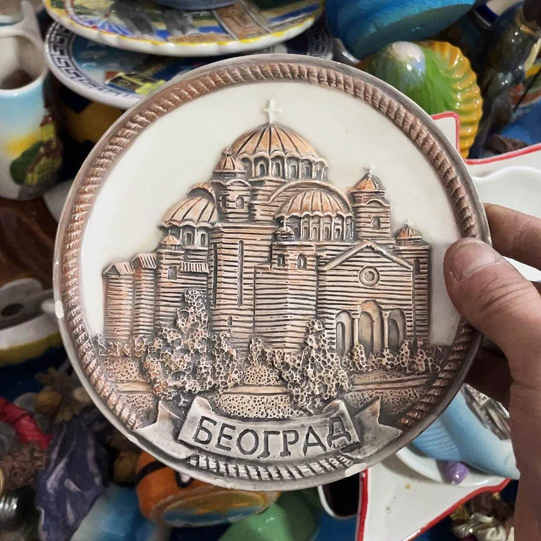 摆件  磕碰。 封釉。