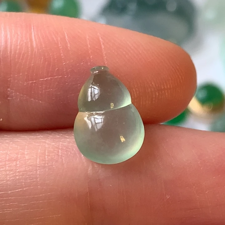 翡翠未镶嵌颈饰晴底葫芦