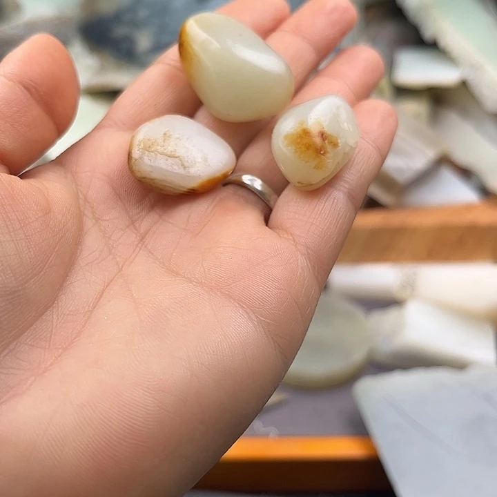 和田玉未镶嵌把件