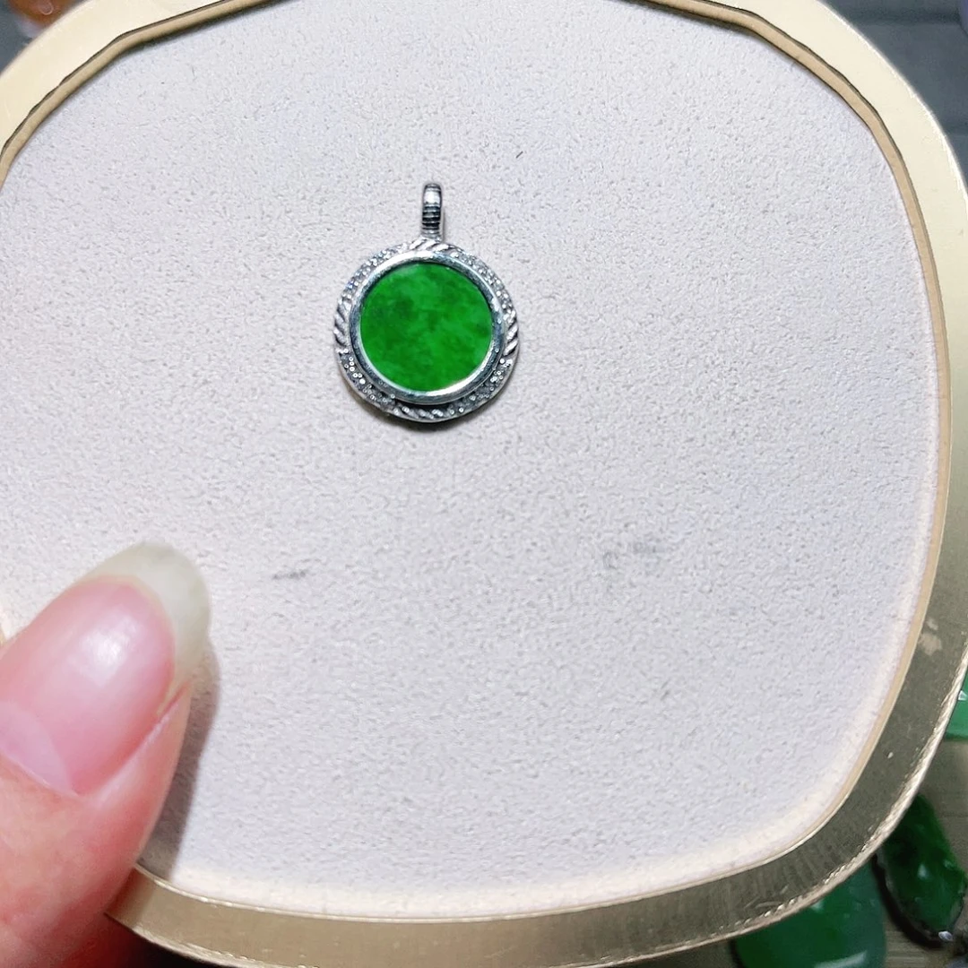 翡翠颈饰未镶嵌裸石