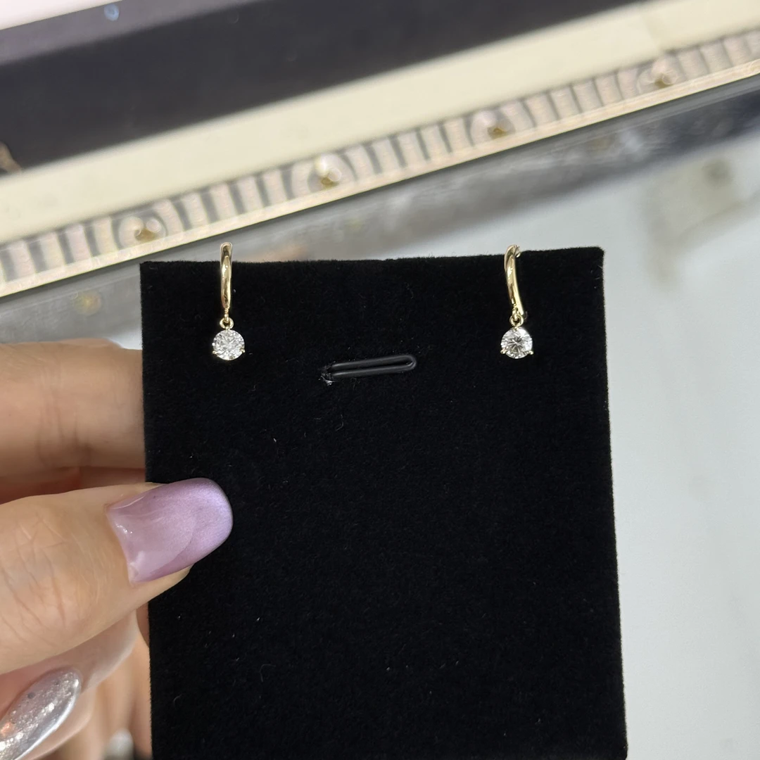 18k金一对60分三爪钻石耳包