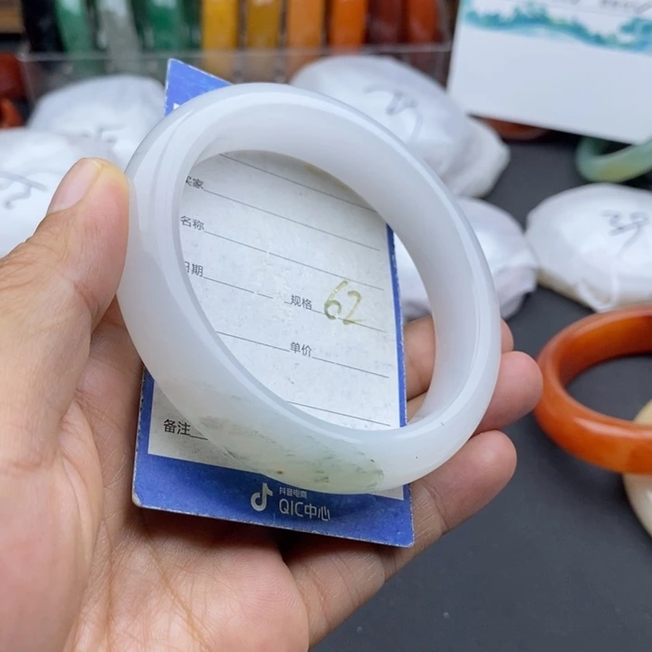 未镶嵌手镯石英质玉