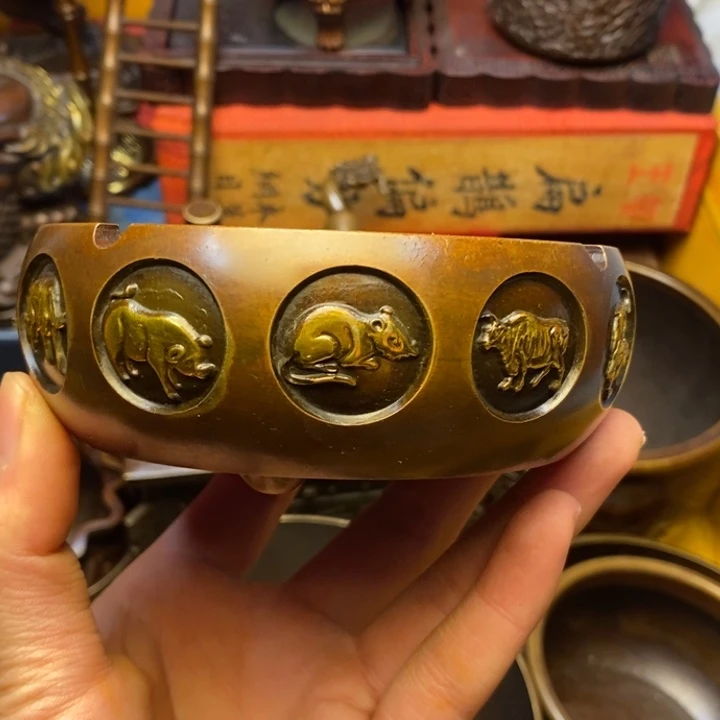 铜器摆件做工精良