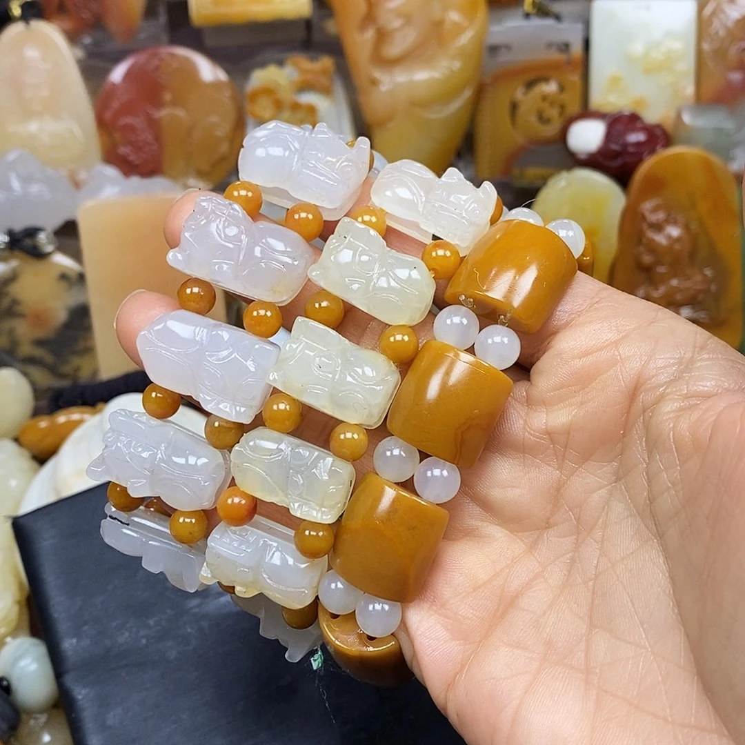 石英质玉（黄龙玉）颈饰未镶嵌