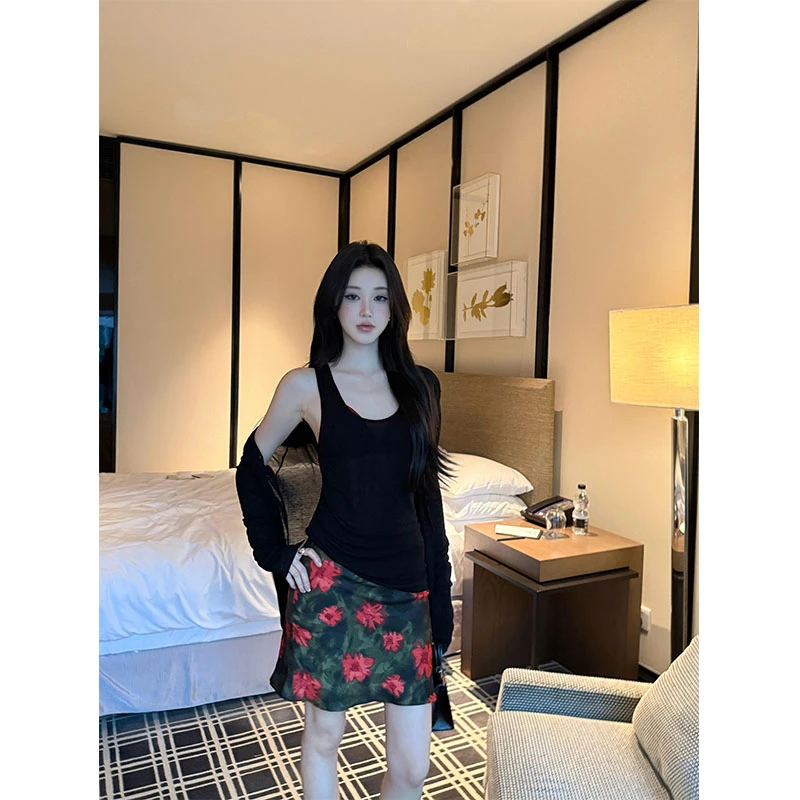 性感辣妹穿搭套装女夏季新款洋气百搭背心上衣休闲印花短裙两件套