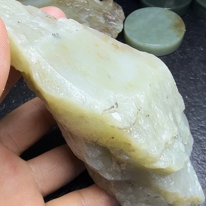 和田玉（糖玉）未镶嵌珠宝奇石