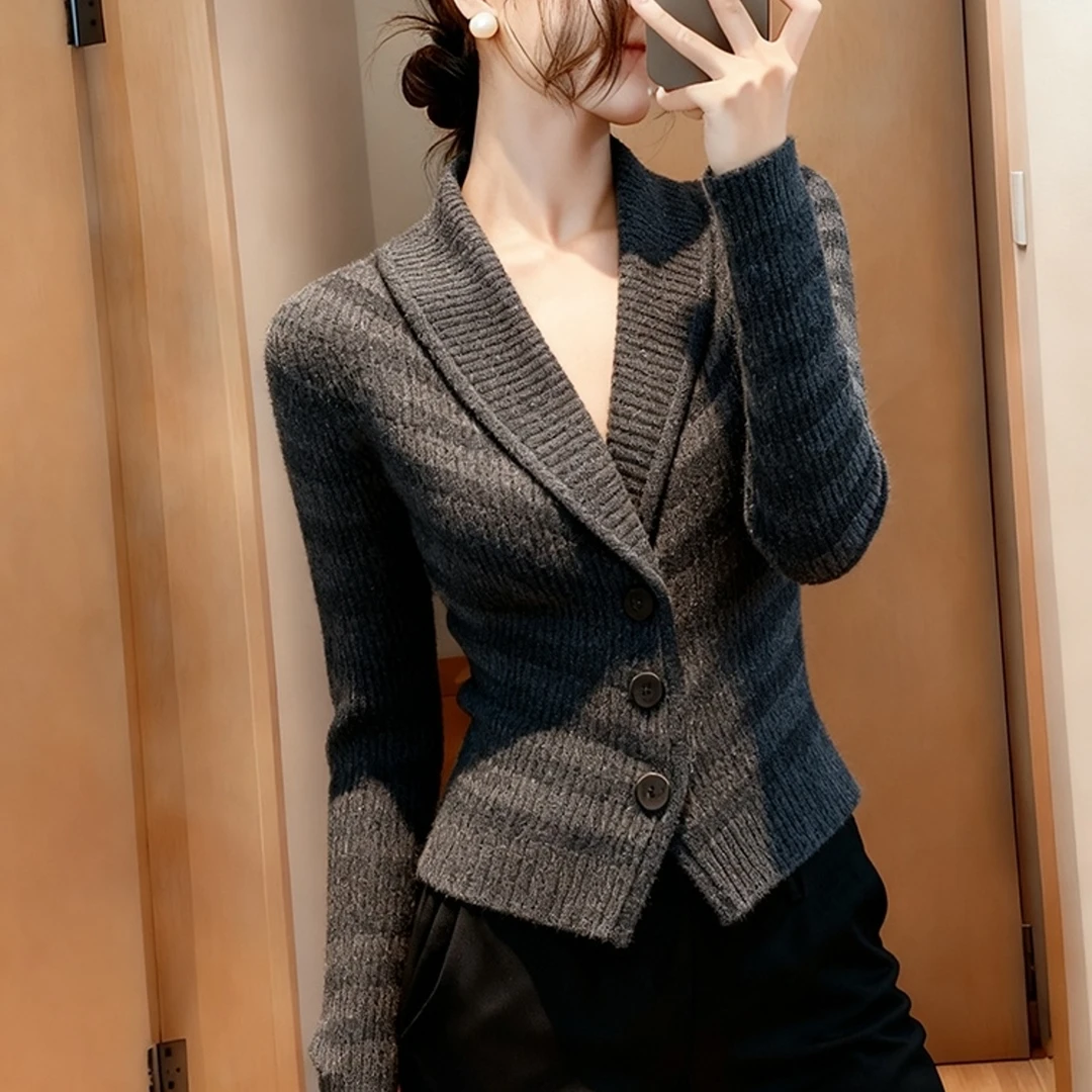 灰色条纹毛衣女秋高端时髦洋气小香风巨好看轻熟气质掐腰针织上衣