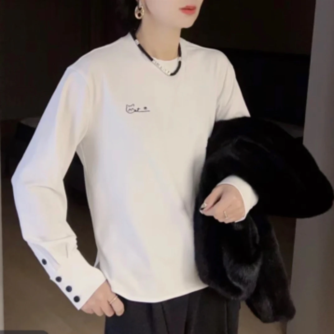 《木兮木》2025圆领T恤女早春新款休闲袖纽扣百搭长袖上衣2025-1