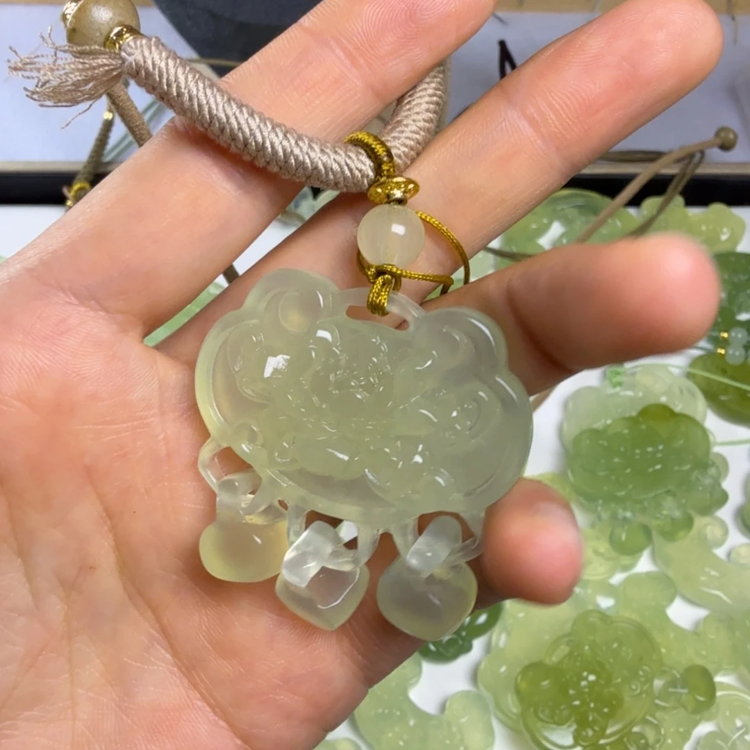 填***字蛇纹石玉未镶嵌颈饰