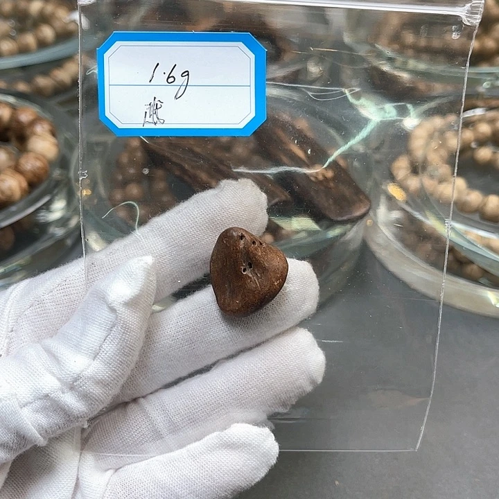 小叶紫檀吊坠越1.6克沉