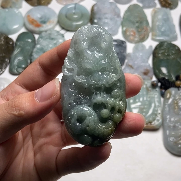 翡翠未镶嵌颈饰龙牌43