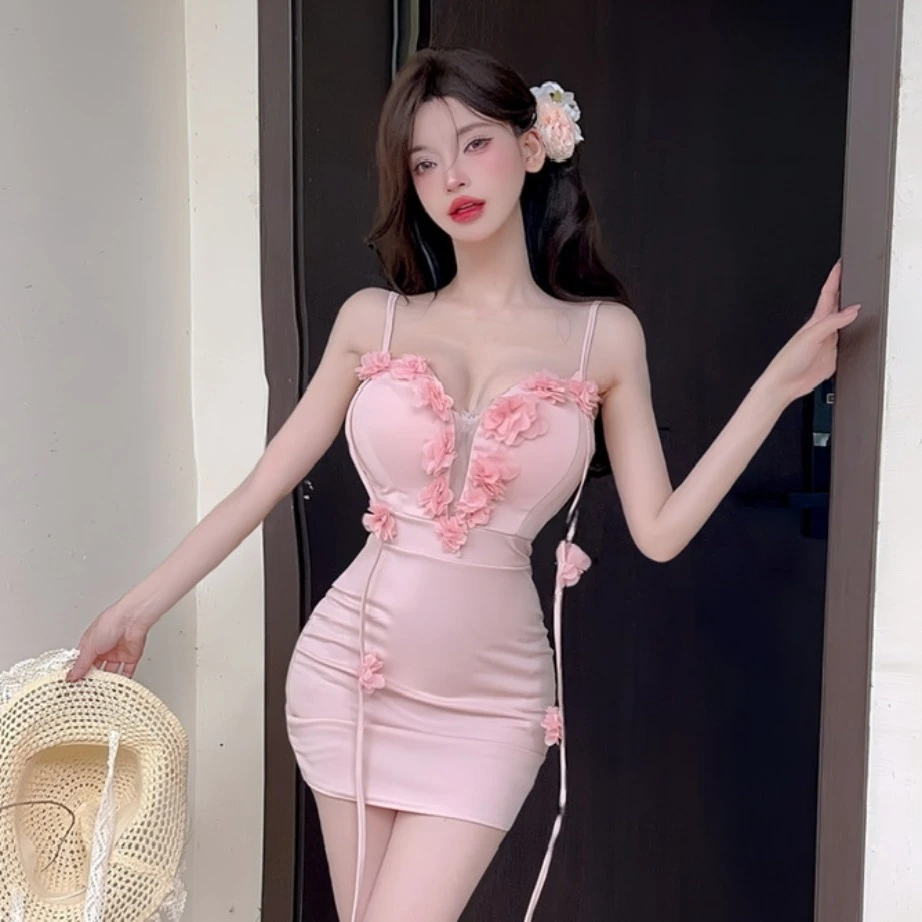 性感镂空收腰吊带辣妹低胸花朵装饰连衣裙夏季技师工作服包臀短裙