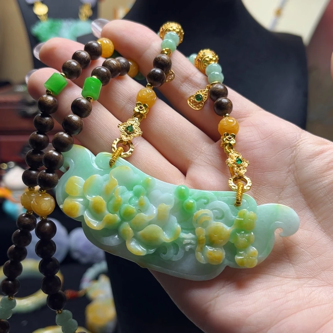 颈饰未镶嵌翡翠天然