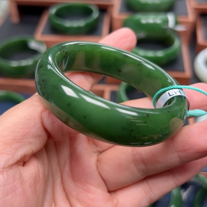 未镶嵌手镯和田玉（碧玉）多****?52