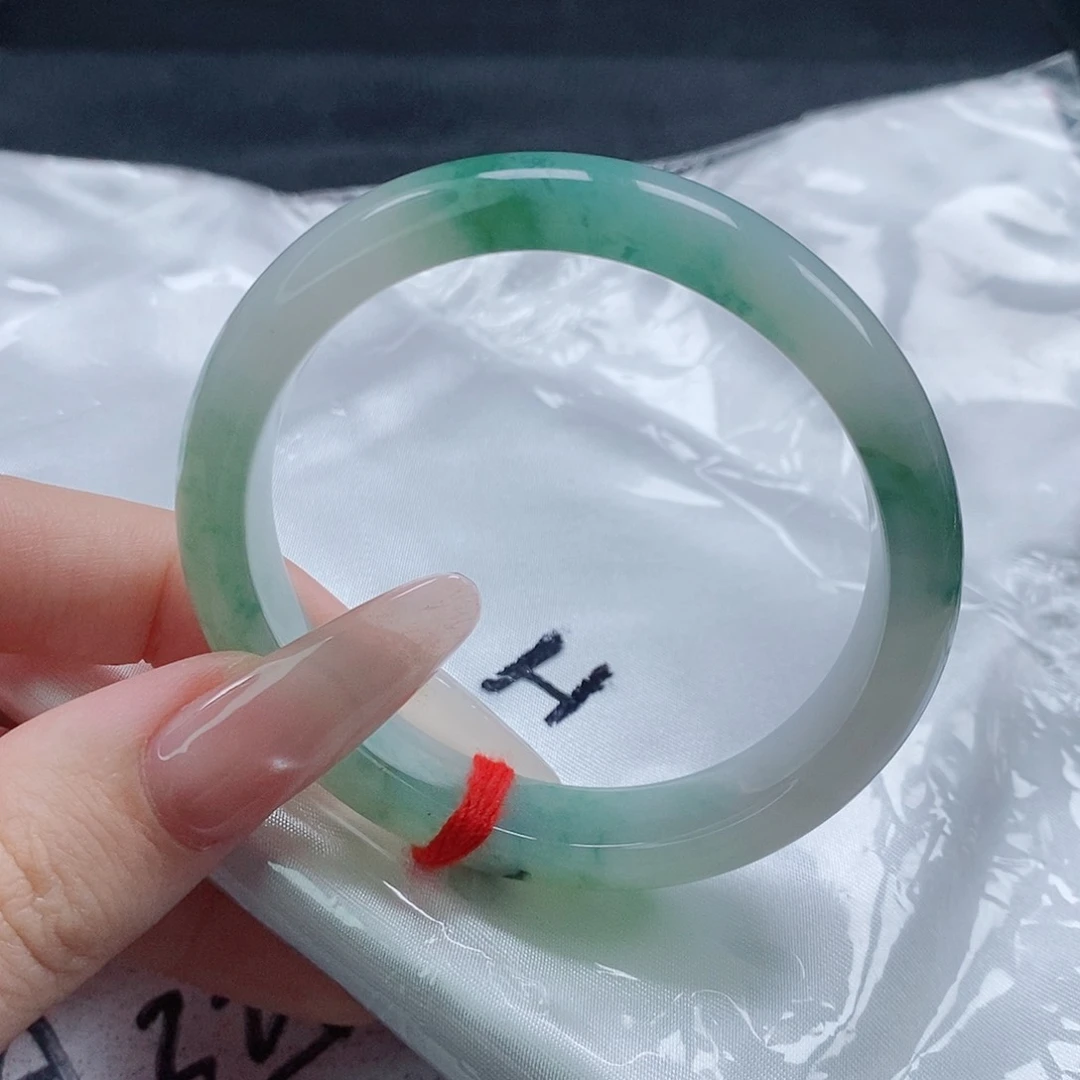 【闪购商品】未镶嵌手镯（贵妃镯）翡翠477号