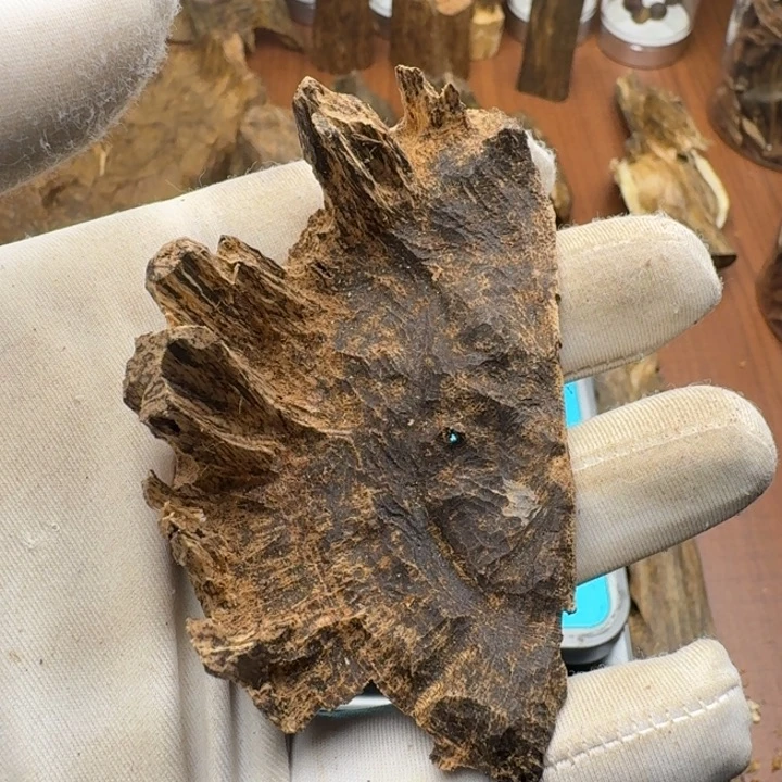 嘉***斌沉香沉香碎屑香港国香8.1克