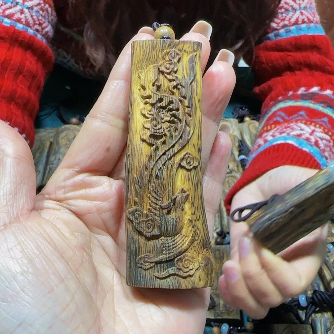 沉香吊坠海南白奇乌身金丝油雕刻凤凰带绳18.7克