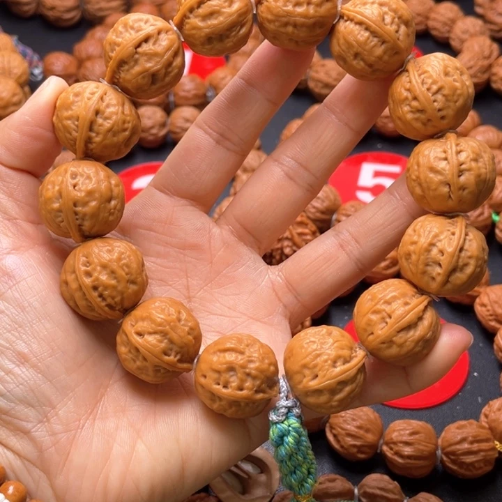 文玩核桃吊坠富甲一方