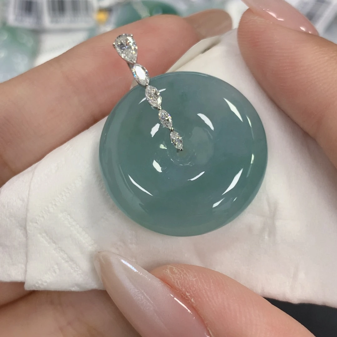 颈饰18K金镶嵌翡翠