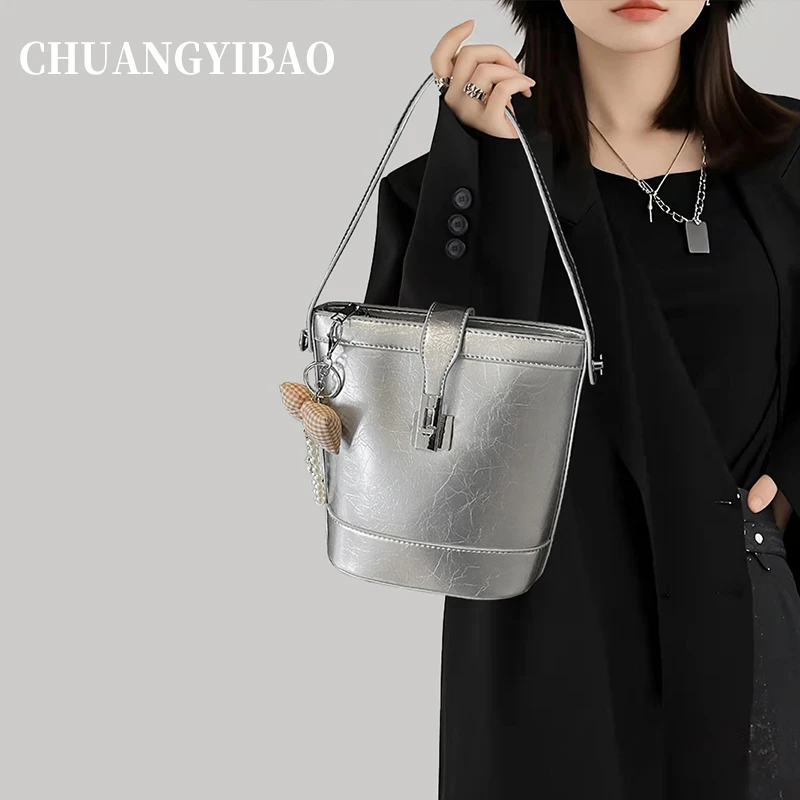 高级感洋气小包包女式夏天百搭2025新款时尚斜挎包爆款手提水桶包