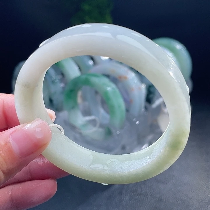 定制翡翠未镶嵌翡翠手镯