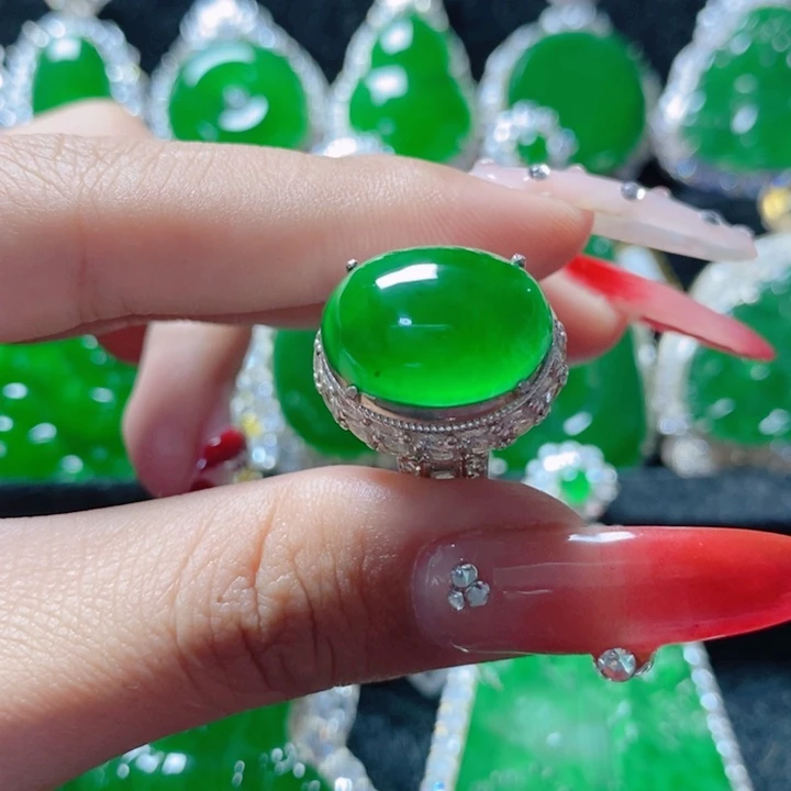 翡翠颈饰未镶嵌春**园16215209。