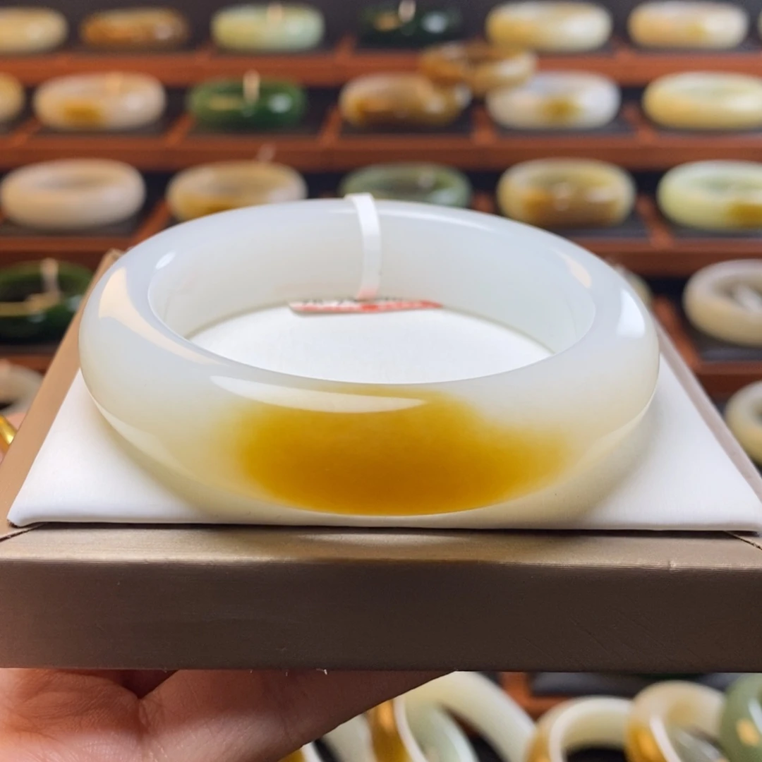 和田玉未镶嵌手镯56圈