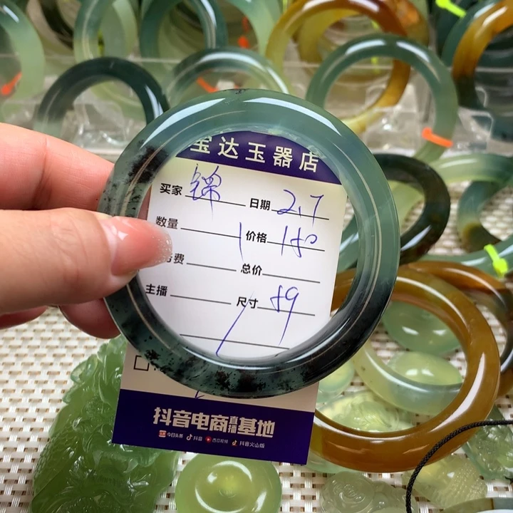 蛇纹石玉手镯未镶嵌锦**体