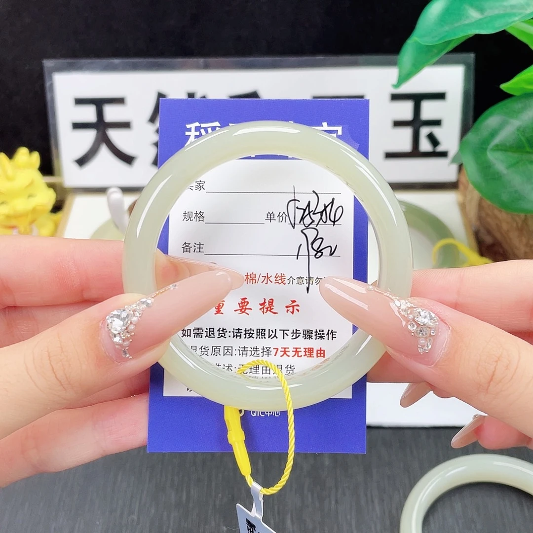 和田玉未镶嵌手镯