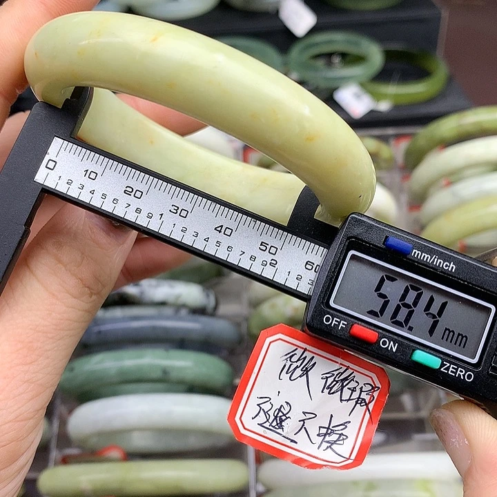 蛇纹石玉手镯未镶嵌148