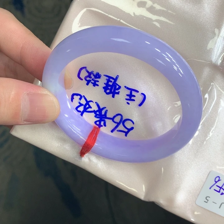 糖****翡翠未镶嵌手镯（贵妃镯）翡翠（56贵妃）